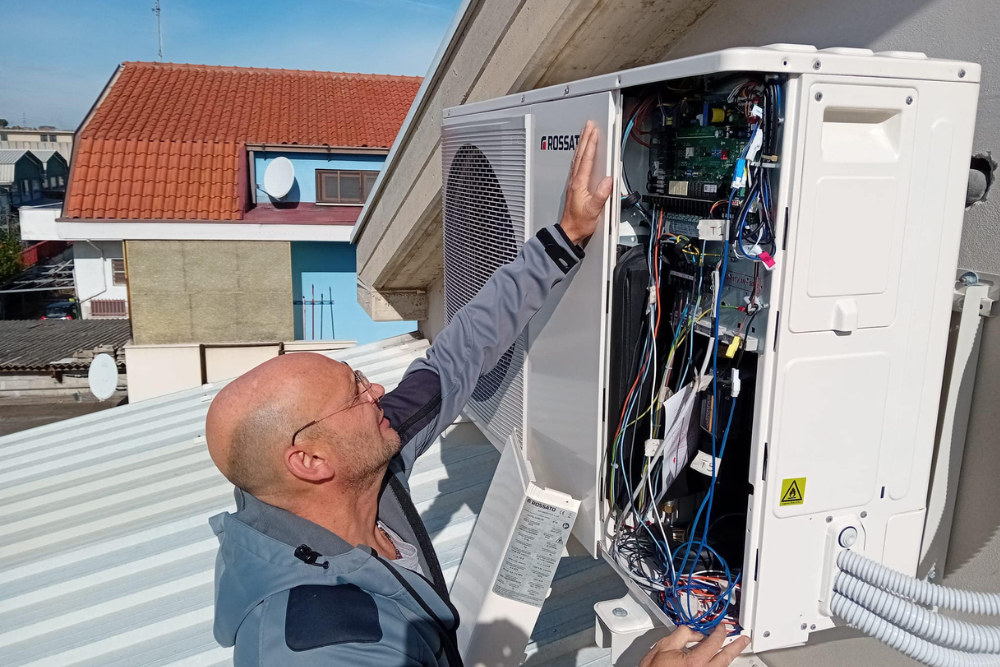 Impianto termico completo con PDC, caldaia ibrida e VMC